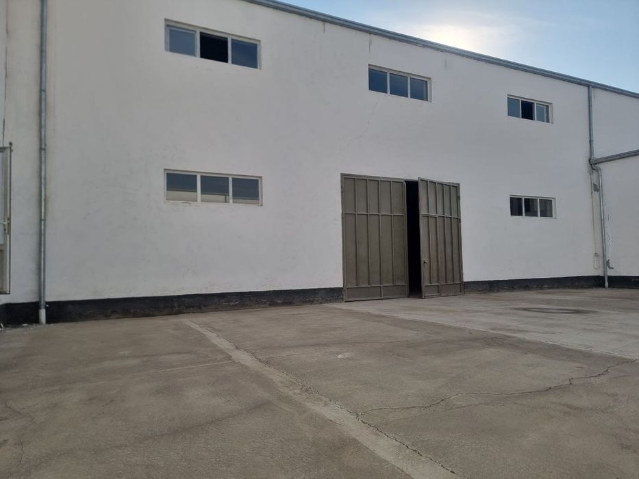 Ишлаб чикариш учун бино сотилади