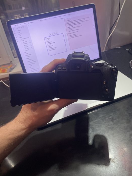 Фотоаппарат Canon EOS 250D