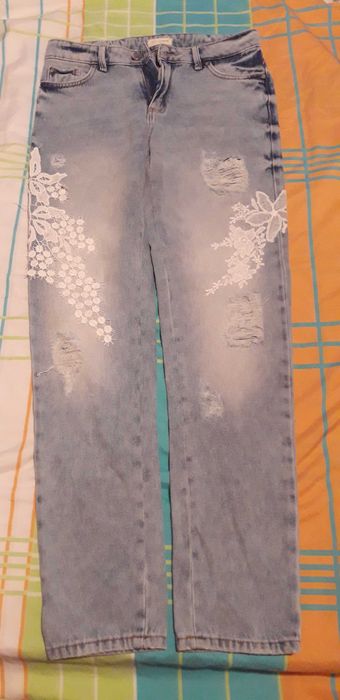 Blugi Reserved stripped cu insertii de dantela