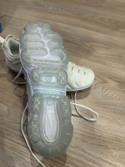 Nike vapormax plus white