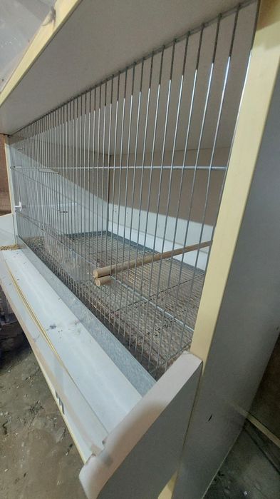 Dulap pentru păsări cu protecție pentru mizerie,