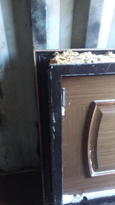 Продам входную дверь