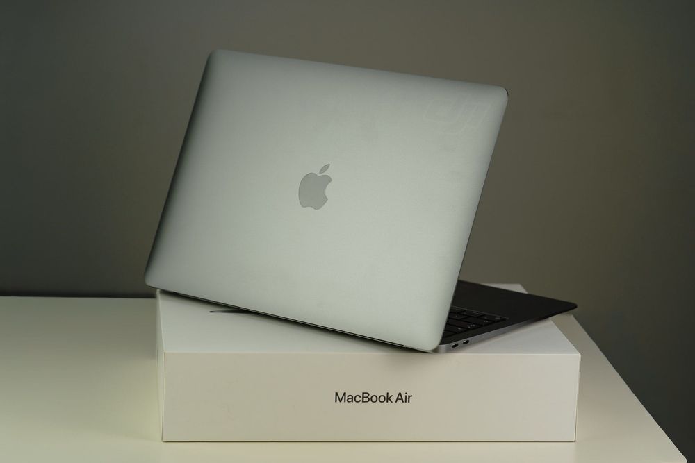 MacBook Air (M1, 2020)