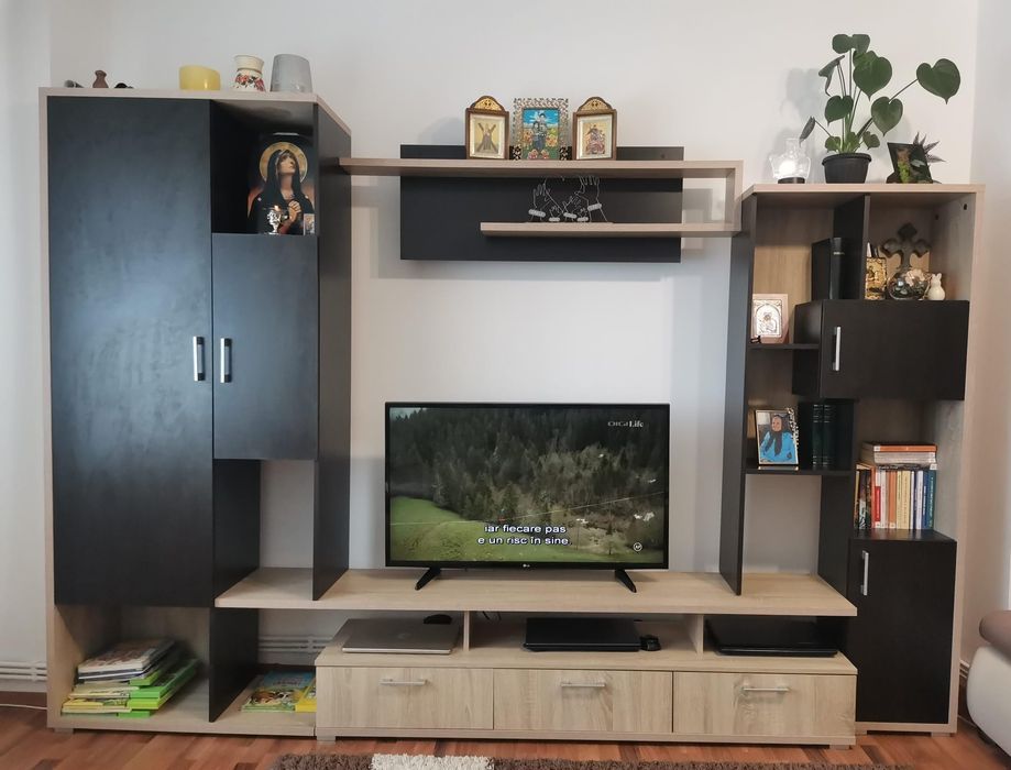 Mobilă de sufragerie și TV
