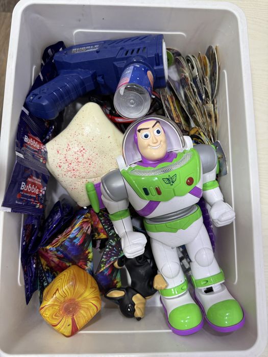 Продам ящик разных игрушек