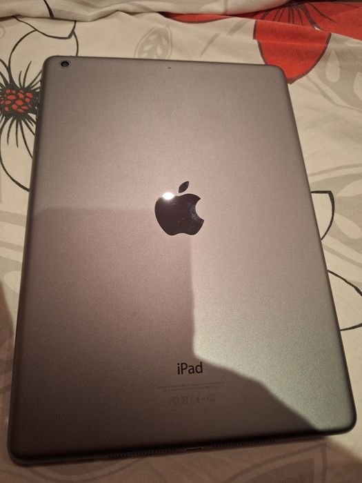 Продавам .ipad air 16gb