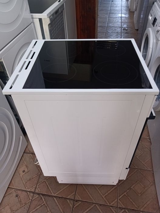 Тясна 50 см печка с керамичен плот Gorenje  с две години Гаранция!