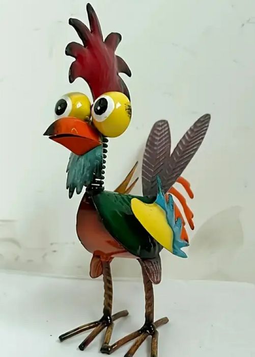 Cocos metalic de gradina. Este nou