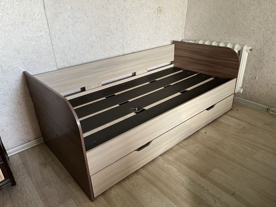 Продается детский кровать двухярусная