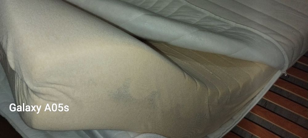 Vând urgent pat de o persoană