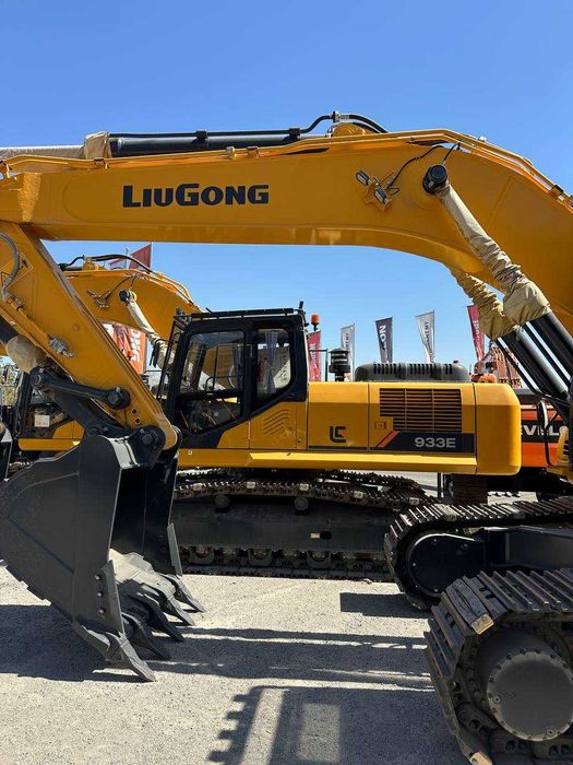 Гусеничный экскаватор LiuGong CLG933E