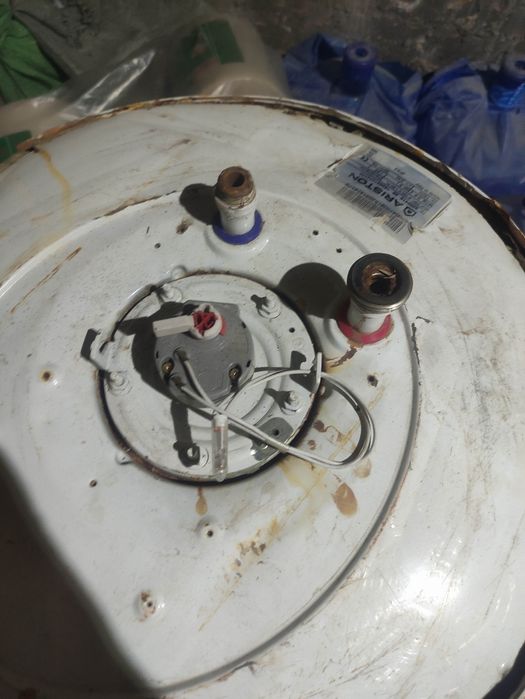 Ariston sotiladi srochno