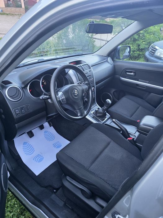 Suzuki Grand Vitara 2.0 Benzina + SET ROTI IARNA CADOU