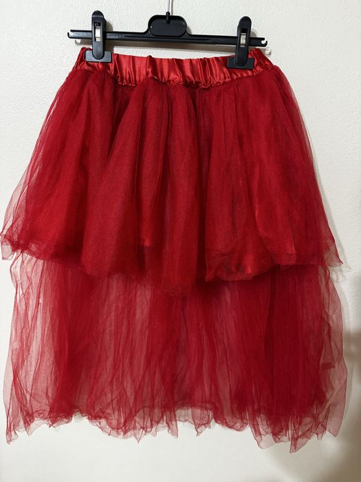 Червена поличка асиметрична