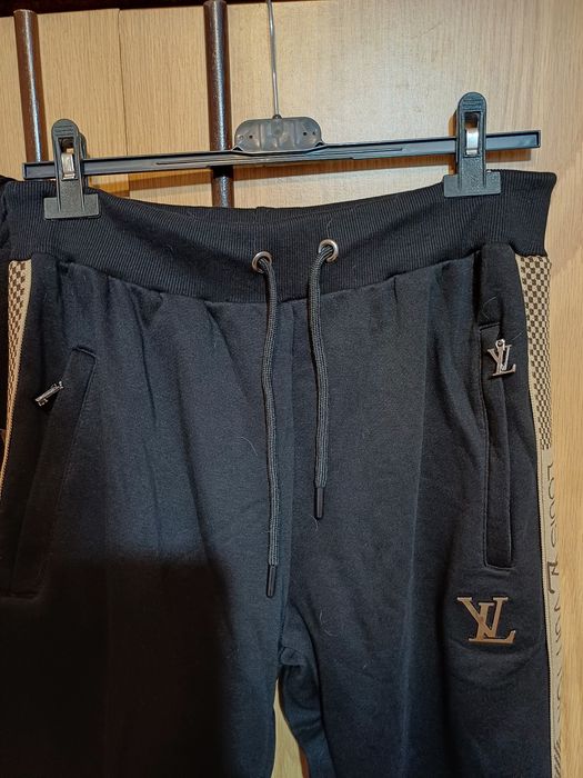 Дамски екип LV, Lразмер