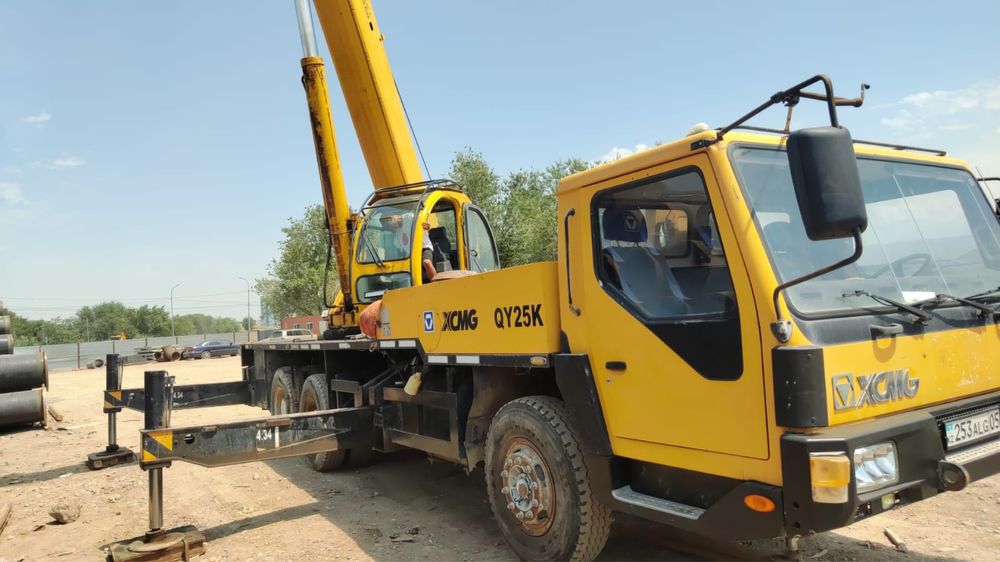 Автокран китаец 25 тонник