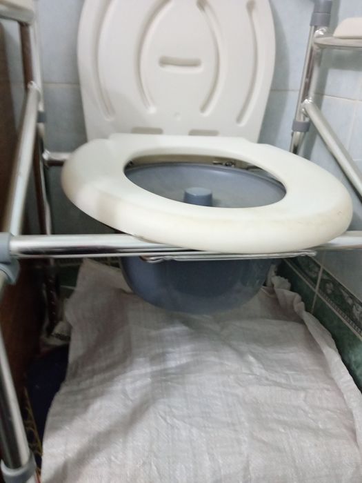 Стул унитаз для больных