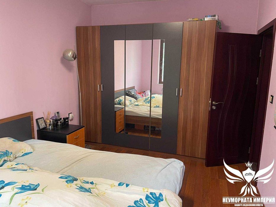 Продавам складова база, къща с постройки и парцел 7700кв в Асеновград