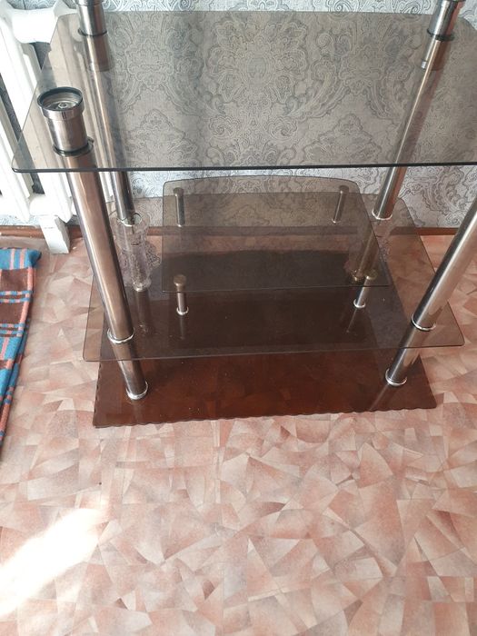 Продам стеклянный стол