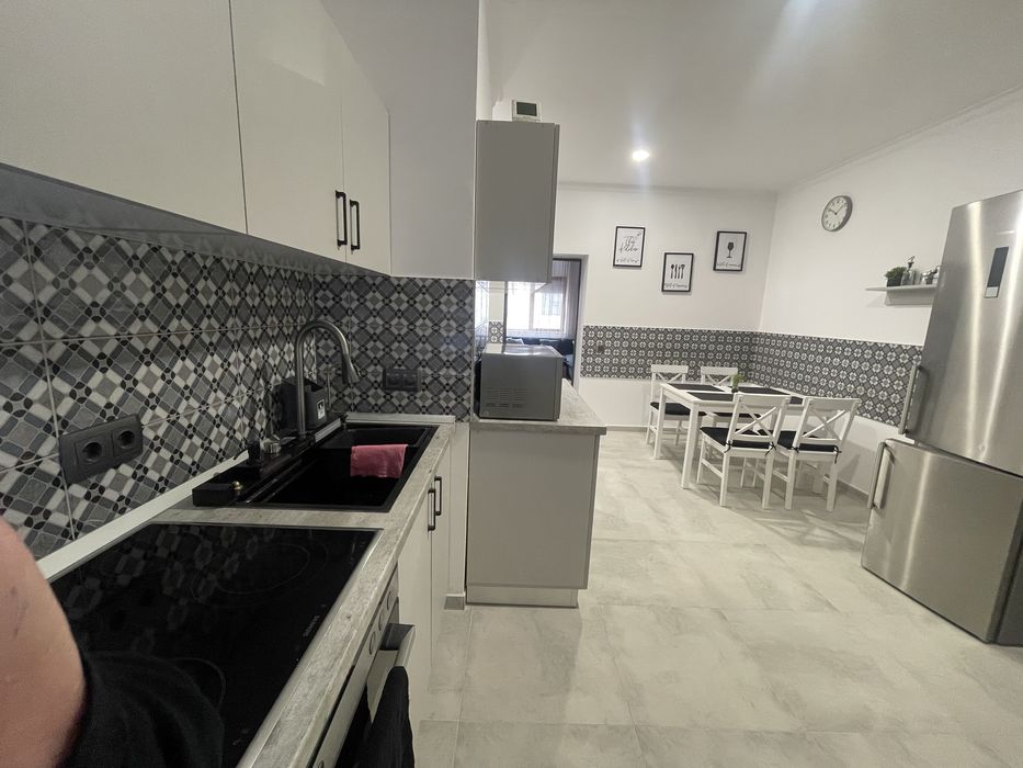 Inchiriez apartament Ultracentral cu 2 camere,complect renovat