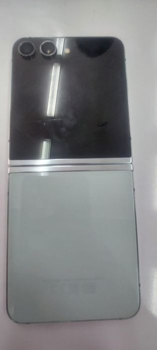 Samsung galaxy z flip 5 mint