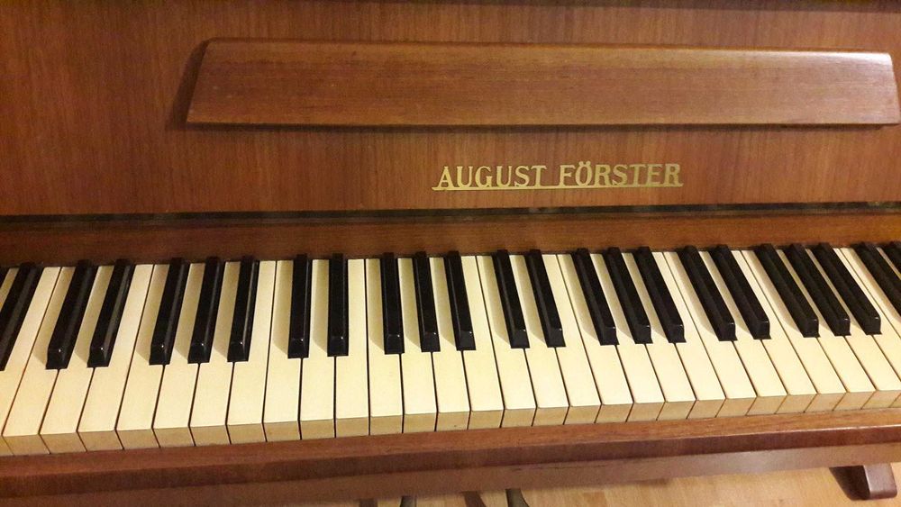 Pianina August Forster Cehoslovacia pret 799eur negociabil