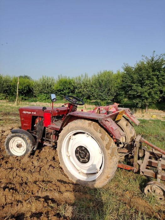 T25 traktor sotiladi