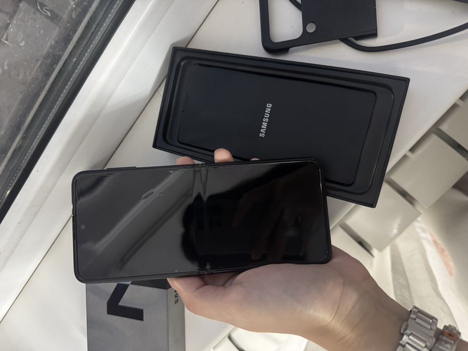 Samsung galaxy Z Flip3 5g