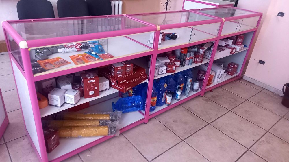 продам прилавки и витрины.