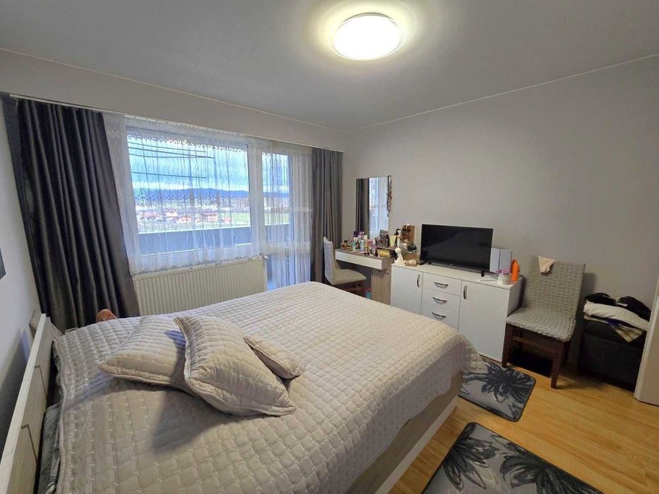 Тристаен апартамент с модерно обзавеждане за продажбва в Разлог