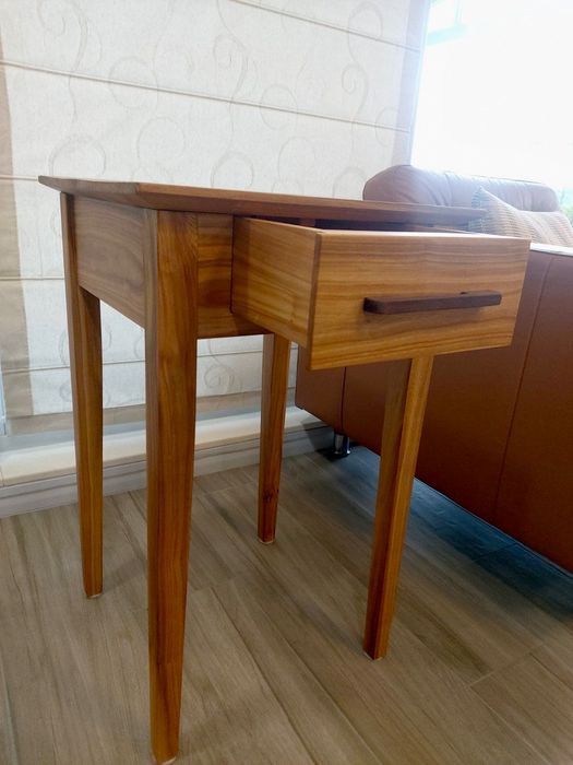 Помощна масичка от череша масив