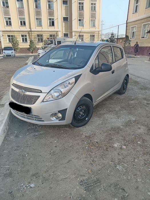 Mashina sotiladi spark