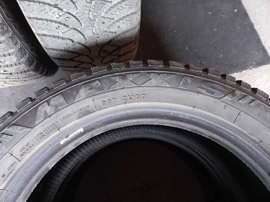 Продам резину шипованную