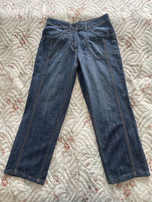 Графитовые и синие джинсы