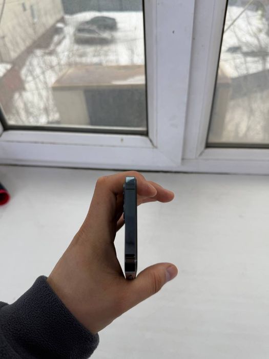 Продам айфон 12 про