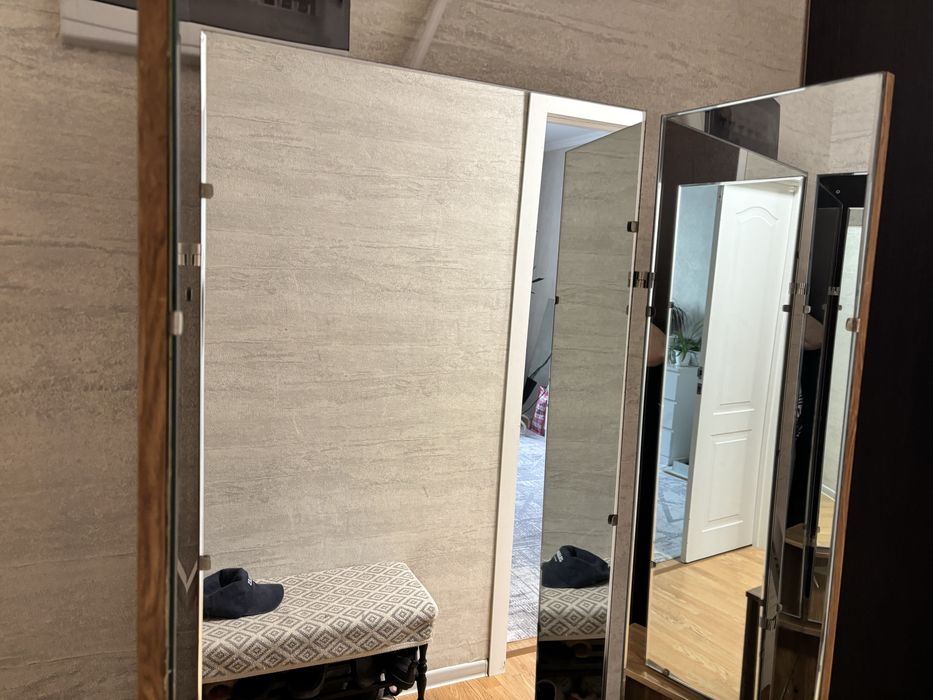 Трюмо с зеркалами . Из дерева