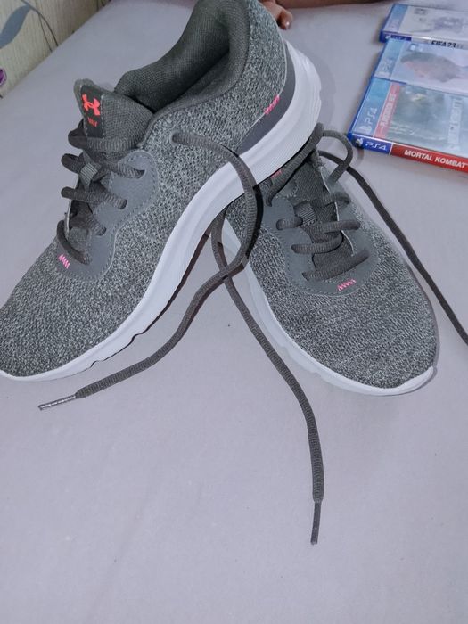 Adidași Under Armour