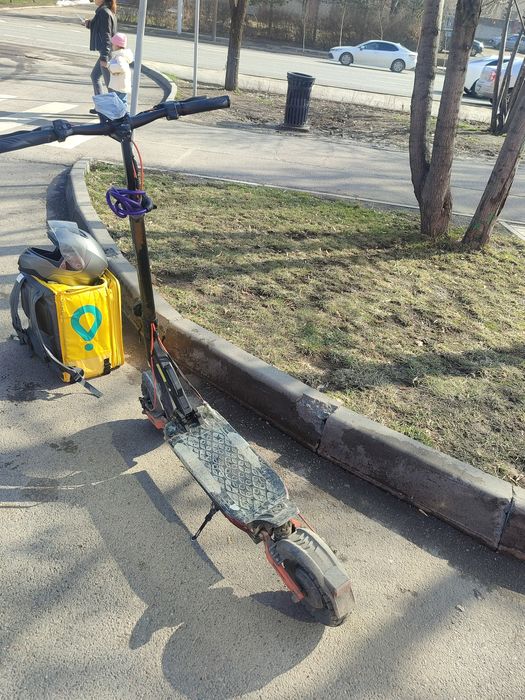 Продам электросамокат joyer t8