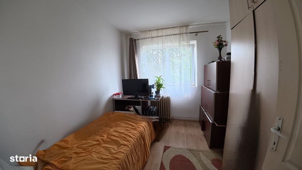 Apartament 4 cam, decomandat, et intermediar, zona Mehedinti