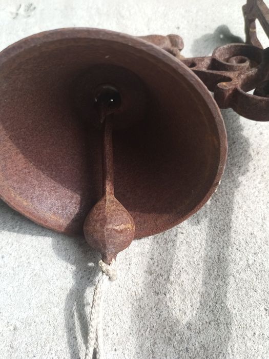 Vând clopot din fontă