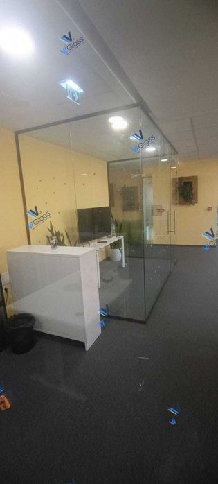 Стъклено плъзгане и офис прегради