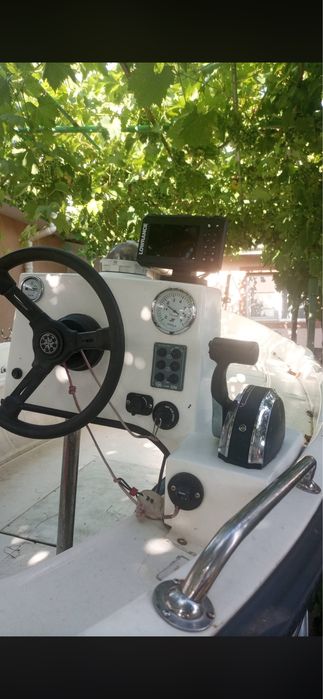 Vand barca cu peridoc