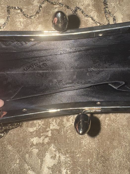 Клатч серебристый красивый