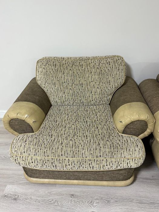 Диван с матрасом,кресло