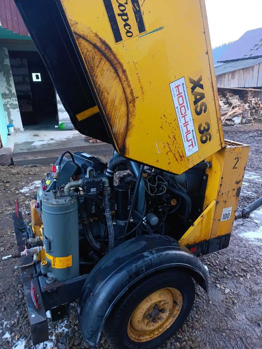 Vând compresor industrial