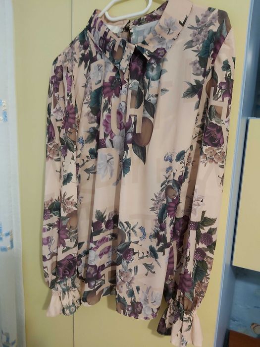 Риза на марката Юнона 42 размер.