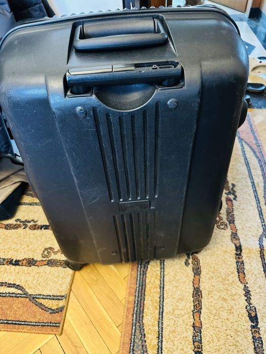 Голям твърд куфар