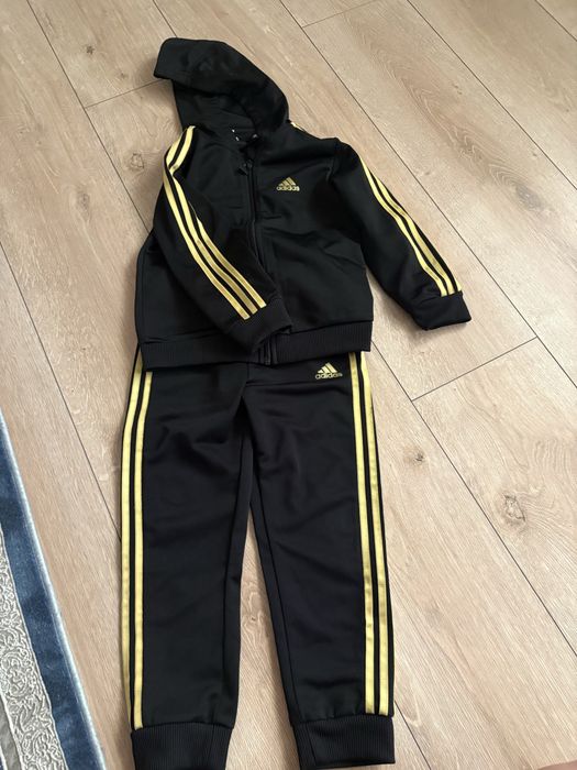 Trening adidas negru cu auriu copii marimea 104 cm, 4-5 ani