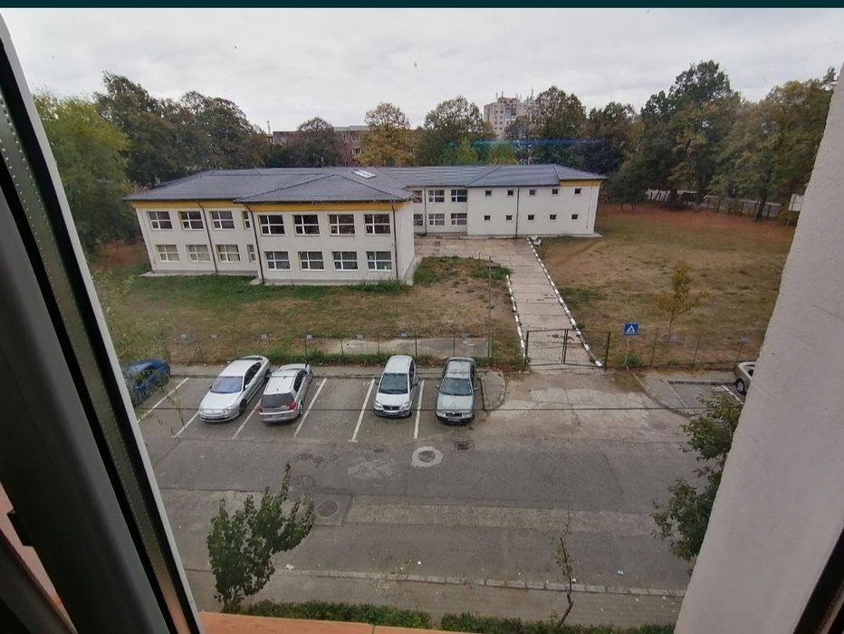 Vând apartament cu 3 camere în orașul Giurgiu