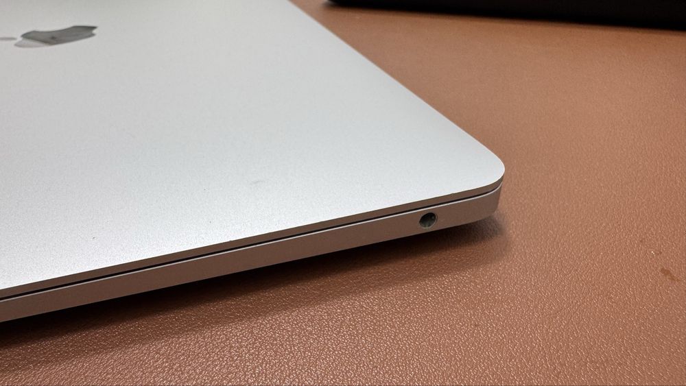 Macbook Air  8 / 128